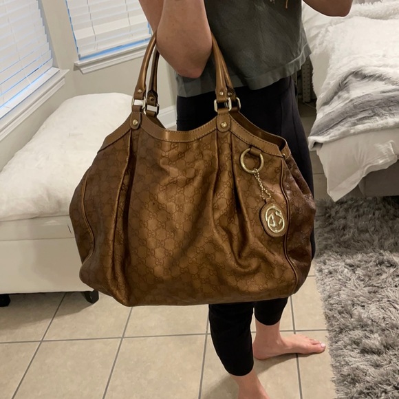 Large glossy metallic bronze Gucci hobo bag. - Picture 1 of 10